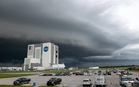 NASA前往木星卫星的"欧罗巴快船"任务因飓风干扰而被推迟