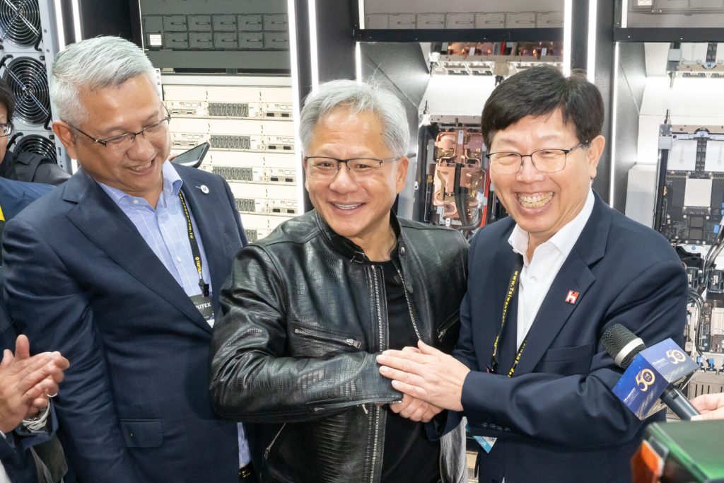 鸿海将在墨西哥建设全球最大的英伟达GB200制造厂