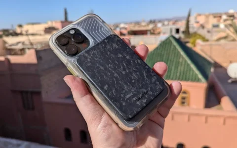 科技编辑实测“iPhone最佳充电方法”18个月：原来只充到80%是骗人的