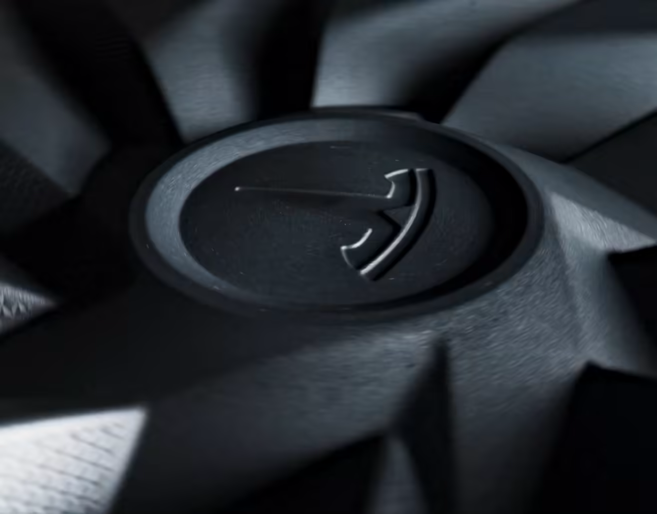 特斯拉预热视频发布新品：Roadster、Model Y或二选一