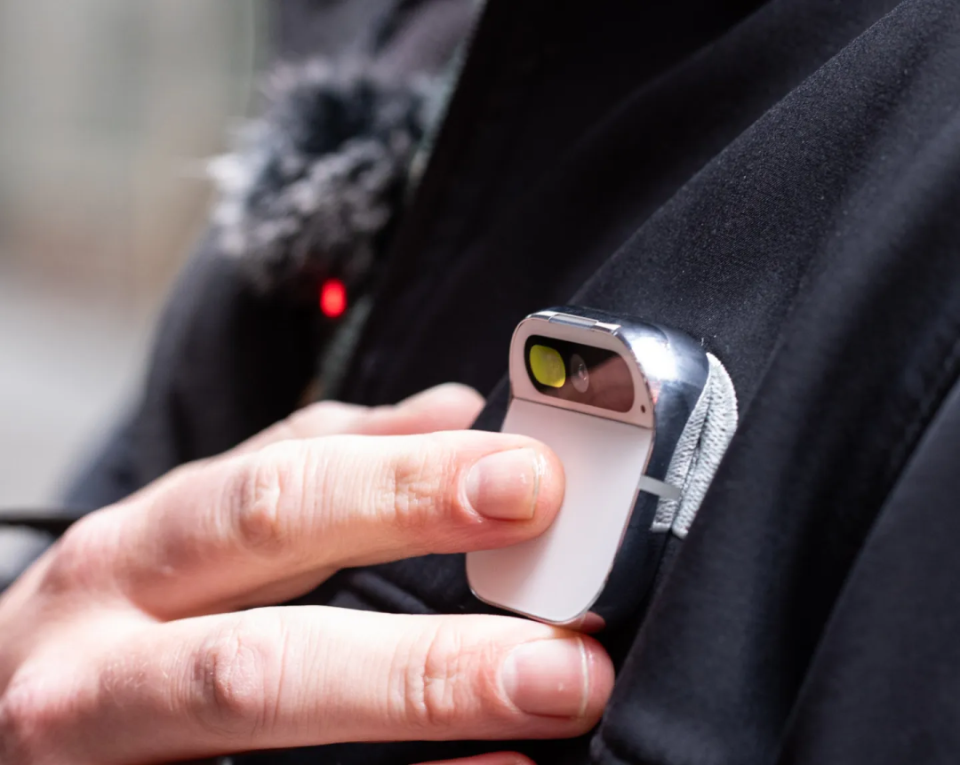 乔纳森下一个iPhone神话要黄了？OpenAI秘密AI硬件深陷三重困境