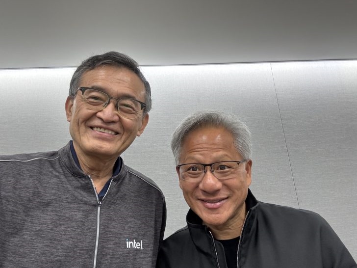 黄仁勋：Intel用33年试图消灭NVIDIA 但我们是朋友，不是对手