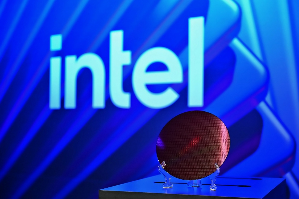 Intel 18A晶圆、芯片现场展示