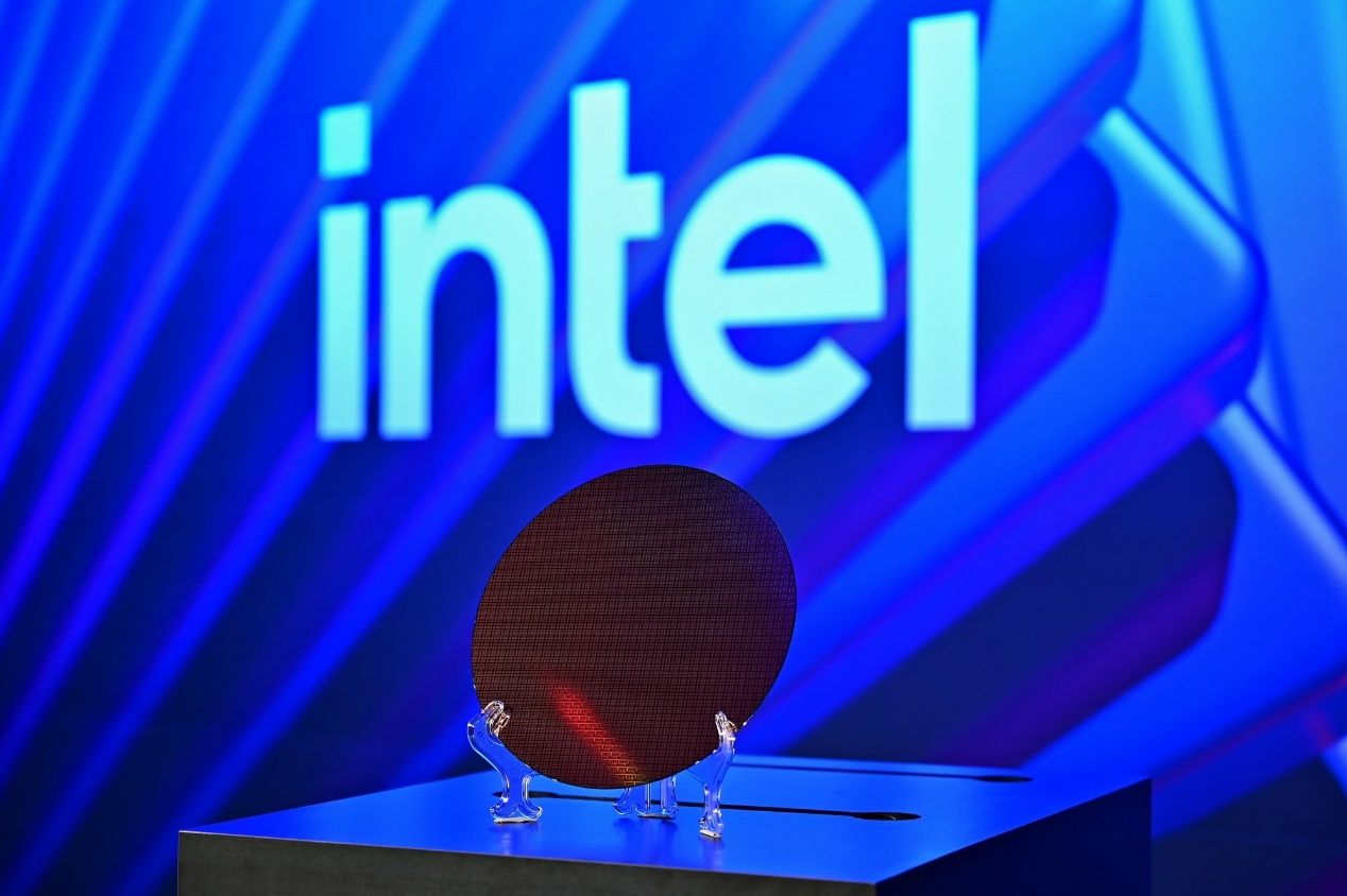 Intel 18A晶圆、芯片现场展示