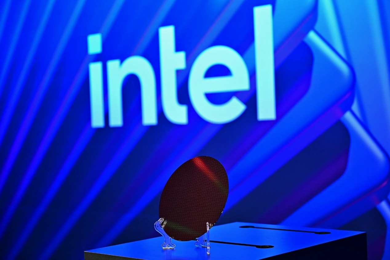 Intel 18A晶圆、芯片现场展示